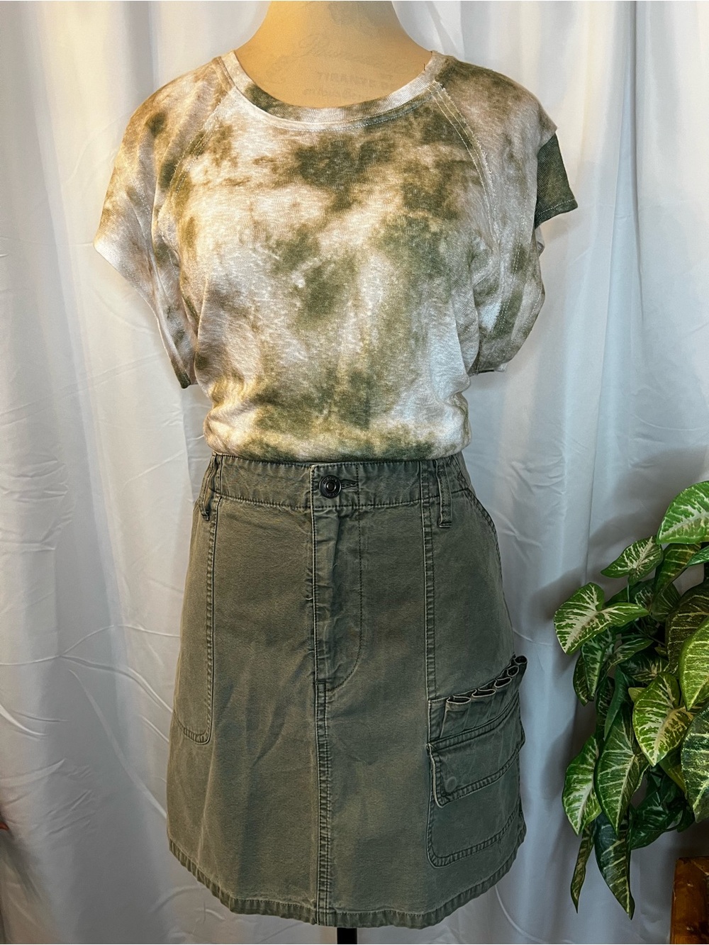 HUDSON Olive Green Canvas Skirt with Branded Metal Button - Picture 14 of 14